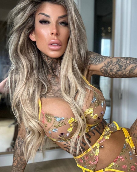 Inked amateur bombshell Jacky posing in her exotic yellow undies - #934419