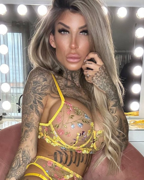 Inked amateur bombshell Jacky posing in her exotic yellow undies - #934424