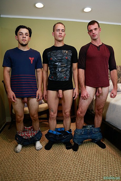 Active Duty performed by Billie Starz, Ian Rush, Richard Buldger Porn Pics - Image 5 of 21  in Gay category