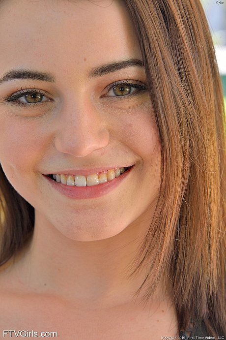 Kinky amateur teen Kylie fucks her pink vagina with a cucumber on the balcony - Image 8 of 20  in Masturbation category   featuring Kylie Quinn 