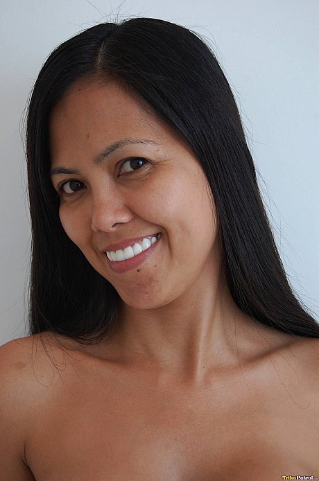 Amateur Filipina babe Leanne Pena exposes her stunning boobies and swallows a knob - Image 2 of 21  in Amateur category   featuring Leanne Pena 