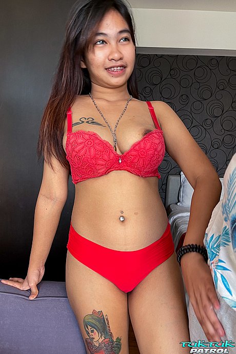 Petite asian amateur Oil shows her wonderful tits and gets rammed deeply - Image 6 of 21  in Teen category  