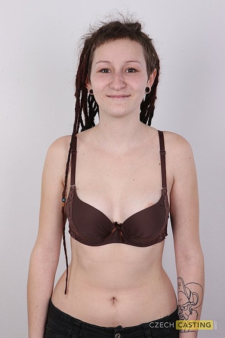 Amateur girl girl lady with dreadlocks showcases her landing strip vagina after disrobing - Image 6 of 20  in Babe category   featuring Eva 