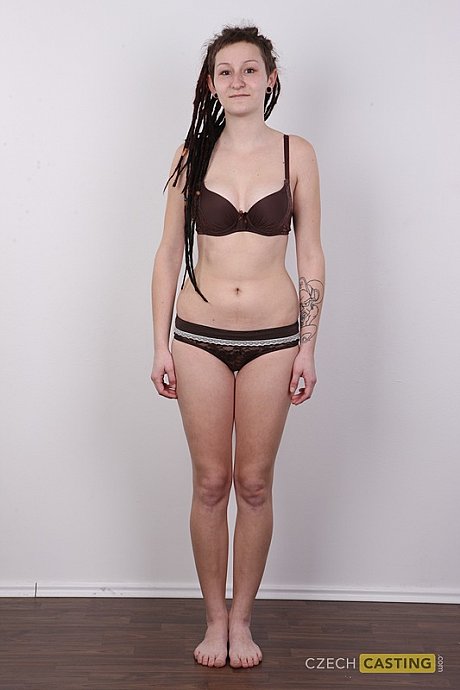Amateur girl girl lady with dreadlocks showcases her landing strip vagina after disrobing - Image 7 of 20  in Babe category   featuring Eva 