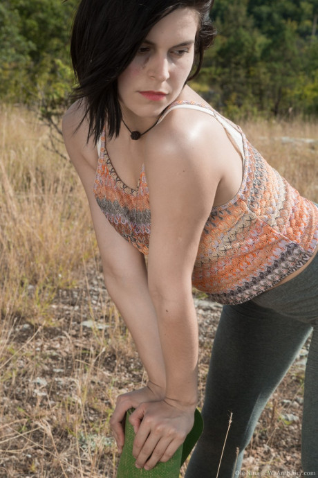 Thin Ukrainian babe Ole Nina reveals her bushy crotch and poses outdoors - #938982