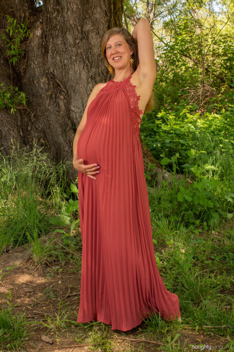 Pregnant amateur Azaela unveils her bushy vagina in a sizzling outdoor strip - #649033