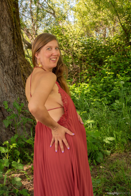 Pregnant amateur Azaela unveils her bushy vagina in a sizzling outdoor strip - #649036