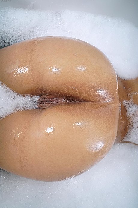Erotic hispanic Demi Lopez washes her big butt & twat in the bathtub - Image 17 of 20  in Pussy category   featuring Demi Lopez 
