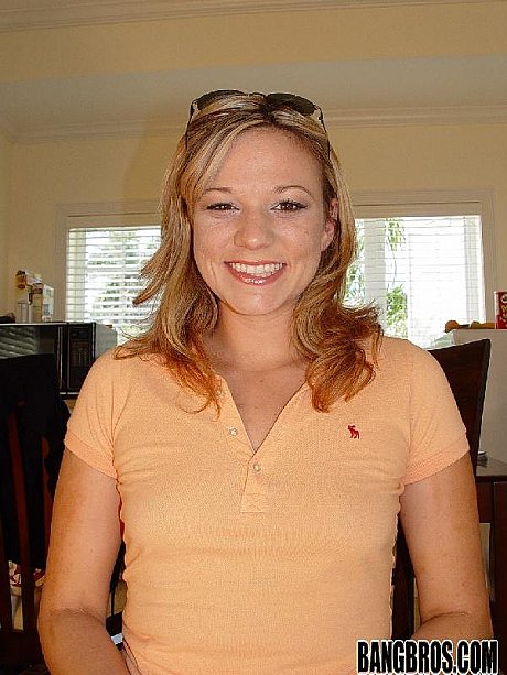 Sexy yellow-haired Deja flaunts her legs before sucking a massive boner up close - Image 5 of 20  in Teen category   featuring Nikki Sexx 