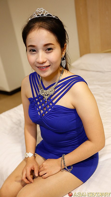 Brunette chinese amateur Nate gives fellatio and gets screwed deeply - Image 6 of 21  in Amateur category   featuring Nate 