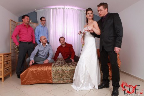 Super nasty bride Jessica Fiorentino gets blowbanged by all the groomsmen - #1051519