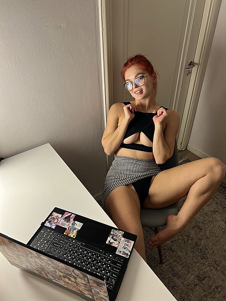 Pretty OnlyFans cam babe Alter Eva X shows off her hot legs and her humongous butt - Image 6 of 11  in Legs category   featuring Alter Eva 