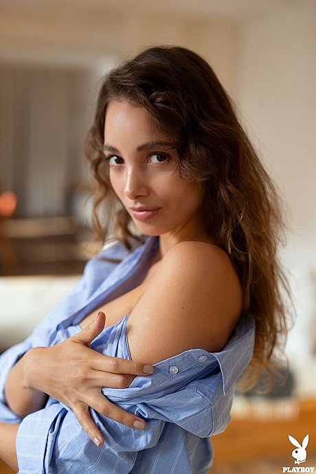 Colombian babe Calypso Muse loses her dress shirt & shows her natural boobies - Image 16 of 20  in Pussy category  