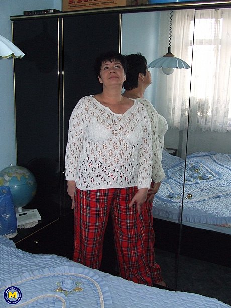 Wide grandmother Anja loses her clothes and mounts a rubber toy on a bed - Image 1 of 21  in Amateur category   featuring Anja 