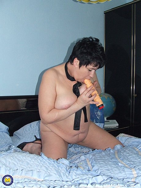 Wide grandmother Anja loses her clothes and mounts a rubber toy on a bed - Image 14 of 21  in Amateur category   featuring Anja 