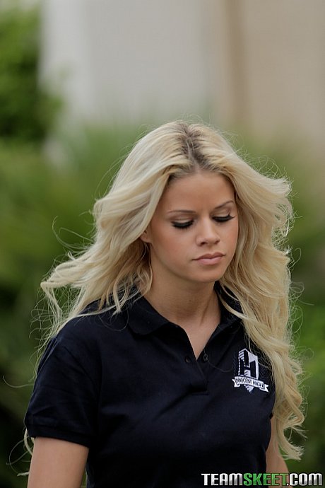 Stunning American doll Jessa Rhodes enjoys some fingering and dicking - Image 2 of 21  in Pussy category   featuring TJ Cummings, Jessa Rhodes 