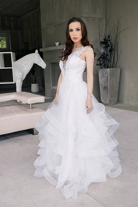 Sexy brunette Nicole Love loses her wedding dress while having sex in a limo - Image 2 of 12  in Model category   featuring Raul Costa, Nicole Love 