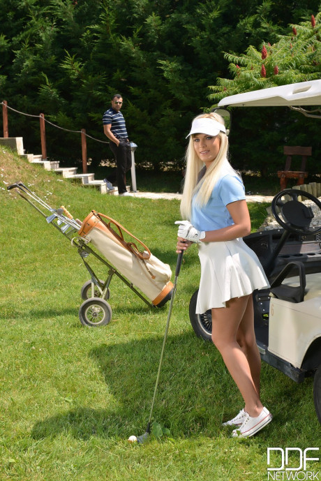 Blondie European golfer Candee Licious gets rammed & facialized on a golf cart - #1074188