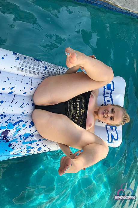 Amateur girlfriend Paris White sunbathing and showing her boobs at the pool - Image 11 of 20  in Close Up category   featuring Paris White 