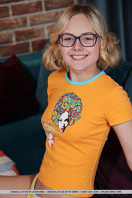 Geeky blondy teen Isabella Star proudly shows her fine pussy in the naked - Image 2 of 18  in Pussy category   featuring Isabella Star 