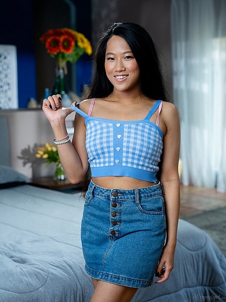 Mommys bitch gf chick performed by Alona Bloom, Hazel Moore, Penny Barber nude Photos - Gallery #43561