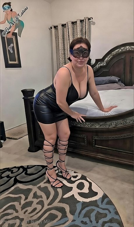 OnlyFans Bad wifey latina Novimilo - Image 8 of 12  in Ass category   featuring Novimilo 