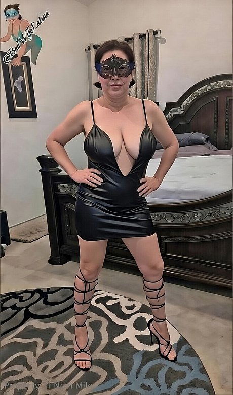 OnlyFans Bad wifey latina Novimilo - Image 11 of 12  in Ass category   featuring Novimilo 