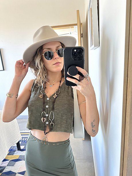 OnlyFans Petit Freak starring Petit Freak nude Gallery - Image 17 of 20  in Model category  