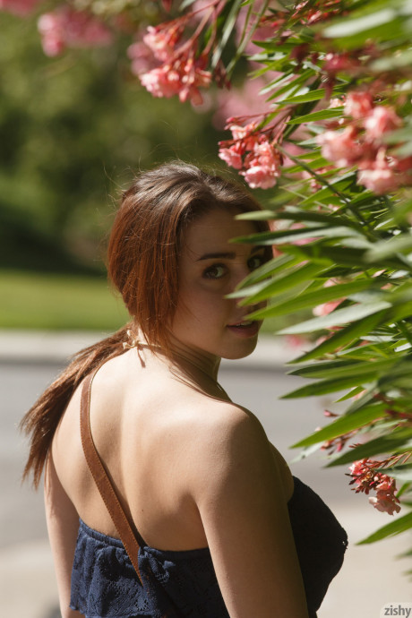 Teenie girl Lanie Morgan reveals giant natural boobs & butt in the park - #148058
