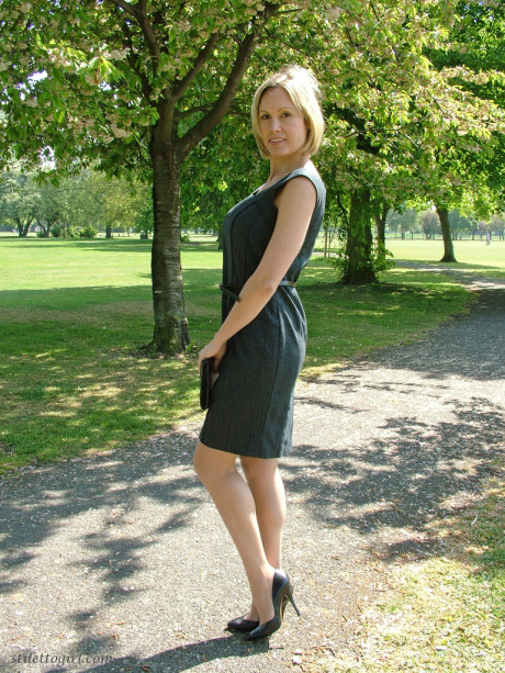 Clothed business chick shows off her pretty legs in high heels in the park - #250127