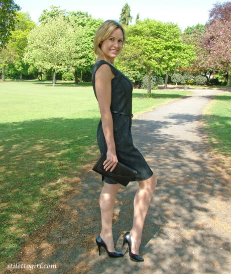 Clothed business chick shows off her pretty legs in high heels in the park - #250128