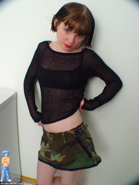 Pretty young Gwen does a slow striptease in a casual manner - #530356