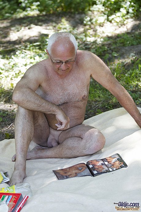 Young young Katalyna gets her teenie vagina licked & prodded by an older man bf dude outdoors