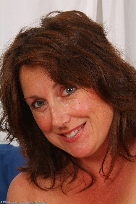 Chubby old brunette Marishka revealing her hot feet and super furry crotch - #1452156