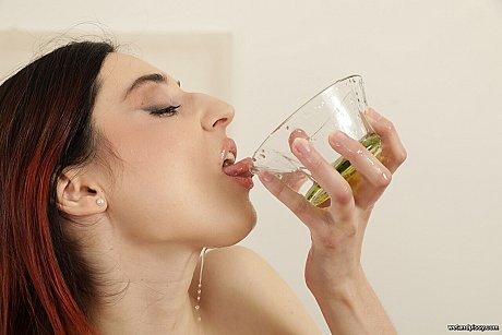 Wet And Pissy starring Diana Gold Hot Pictures - Image 11 of 21  in Pussy category   featuring Diana Gold 