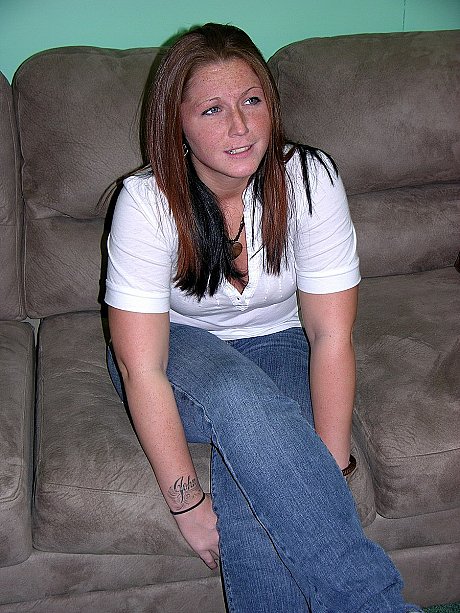 Nasty amateur babe Zoie Starr shows her chubby body and pink snatch on a couch - Image 3 of 20  in Spreading category   featuring Zoie Starr 