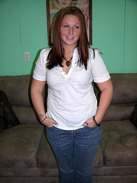 Nasty amateur babe Zoie Starr shows her chubby body and pink snatch on a couch - Image 4 of 20  in Spreading category   featuring Zoie Starr 