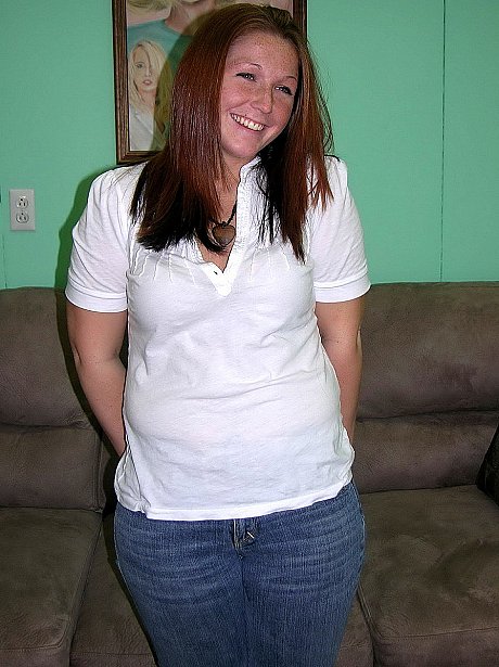 Nasty amateur babe Zoie Starr shows her chubby body and pink snatch on a couch - Image 6 of 20  in Spreading category   featuring Zoie Starr 