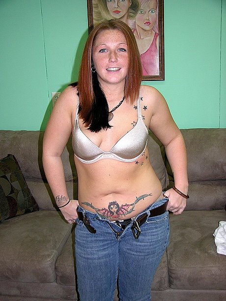 Nasty amateur babe Zoie Starr shows her chubby body and pink snatch on a couch - Image 8 of 20  in Spreading category   featuring Zoie Starr 