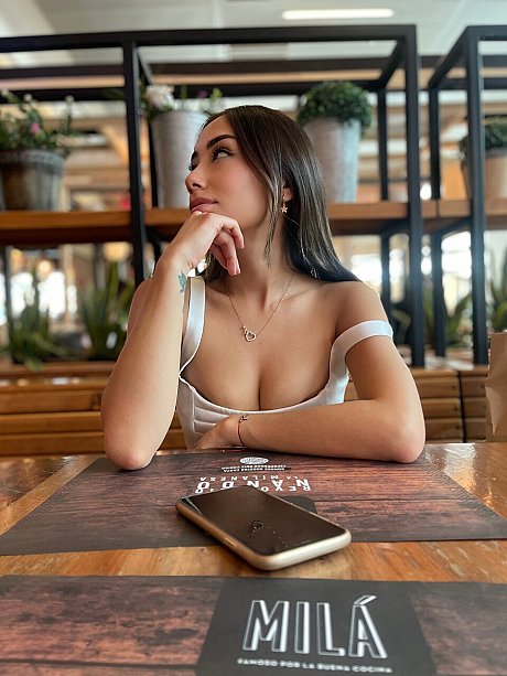 OnlyFans Real Alice Italian performed by Real Alice Italian Sex Gallery - Image 8 of 17  in Model category   featuring Real Alice Italian 