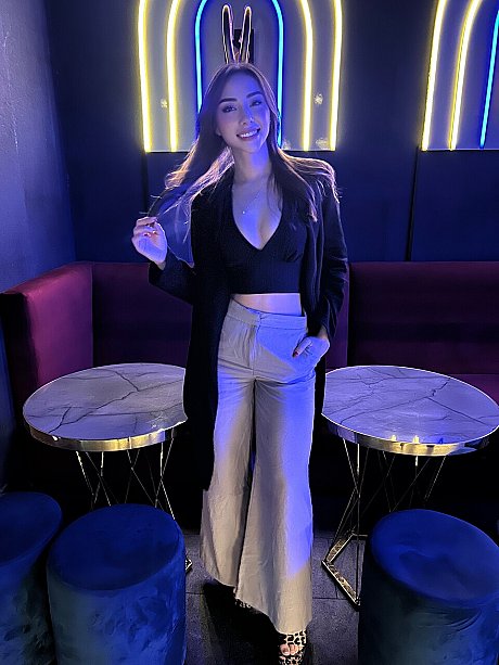 OnlyFans Real Alice Italian performed by Real Alice Italian Sex Gallery - Image 10 of 17  in Model category   featuring Real Alice Italian 