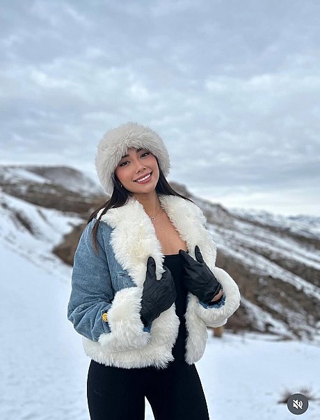 OnlyFans Real Alice Italian performed by Real Alice Italian Sex Gallery - Image 14 of 17  in Model category   featuring Real Alice Italian 