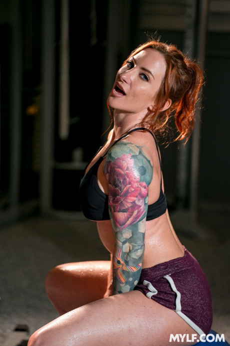 Inked bodybuilder MILF Sophia Locke unveils her large melons and takes a schlong - #924218
