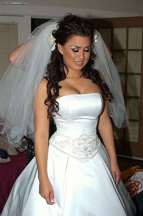Salacious latina with fake melons Eva Angelina poses nude on her wedding day - Gallery #47950