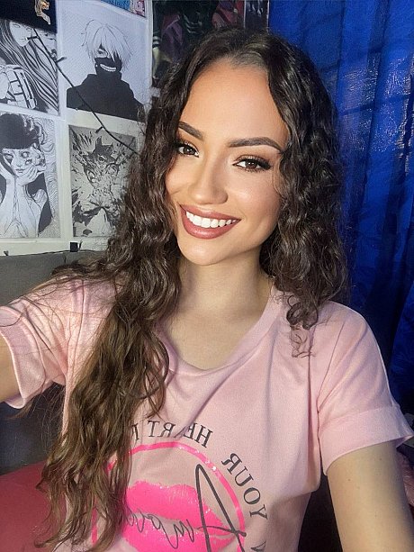 Pretty babe Leon Mariana flaunts her hot behind in a seductive lacy negligee - Image 2 of 20  in Model category   featuring Leon Mariana 