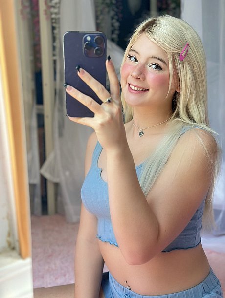 Blonde OnlyFans cam babe Yumi Bumsy flaunts her huge butt in a sexy compilation - Image 12 of 20  in Teen category   featuring Yumi Bumsy 