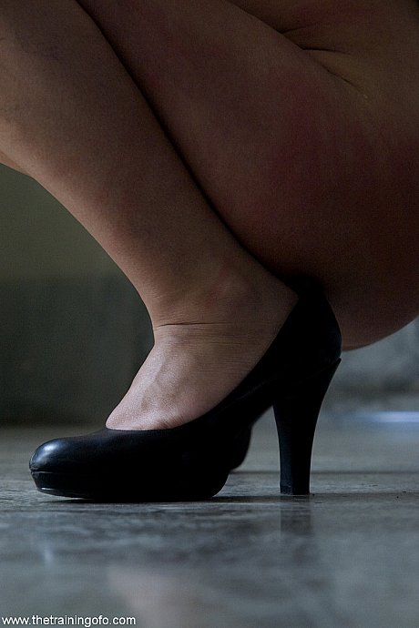 Princess Donna Dolore puts slave slut GF broad Jade Marxxx on a leash & disciplines her - Image 15 of 20  in Legs category   featuring Princess Donna Dolore, Jade Marxxx 