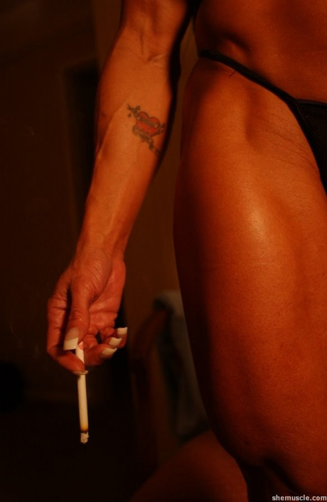 Bodybuilder lights up a cigarette after displaying her ripped physique