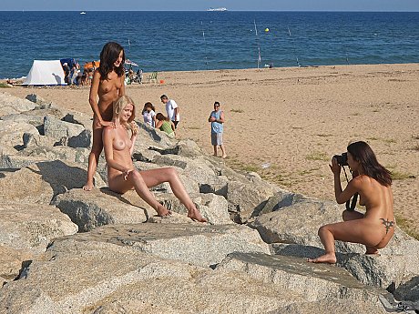 Shameless amateur ladies posing butt nude in public in front of cameras - Image 4 of 20  in Pussy category  