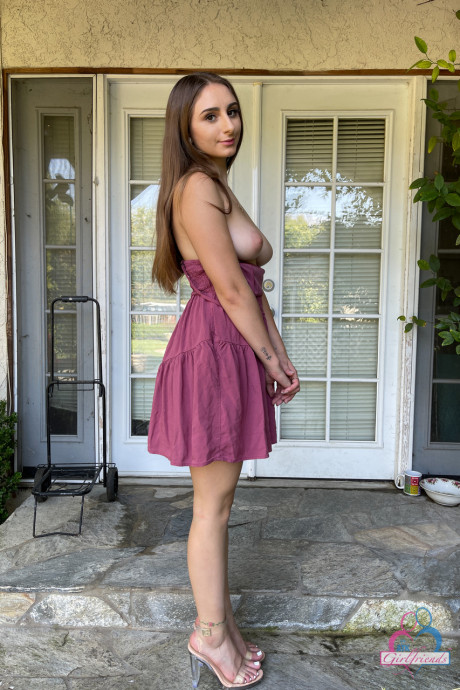 Amateur gf Penelope Kay flaunts her hot feet and holes up close - #1161702